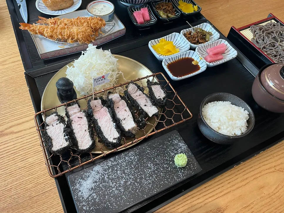 유유카츠 카츠와 우동 정식 구성