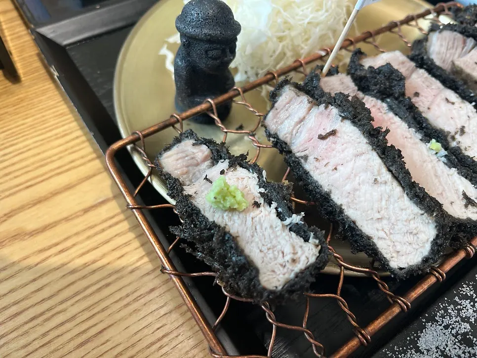 카츠와 우동, 소바를 함께 차린 점심상