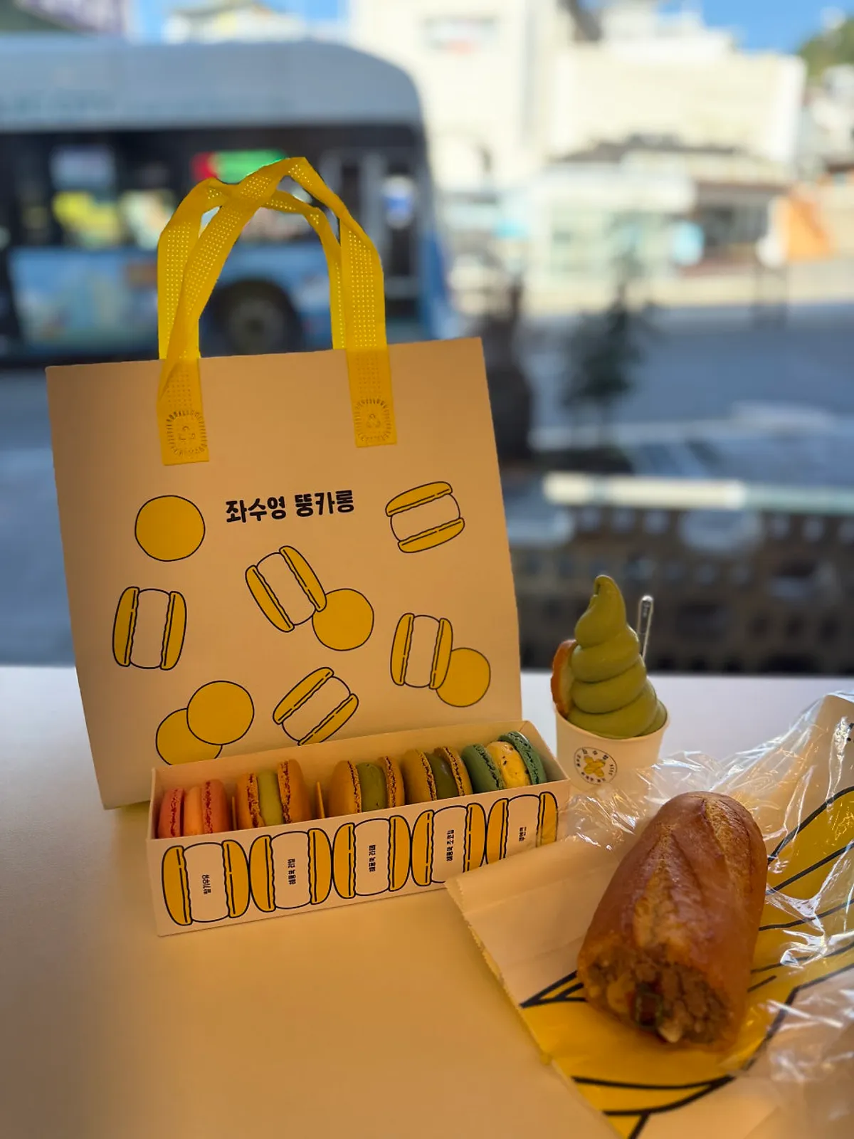 Main photo of Jwasuyeong Baguette Burger in Yeosu