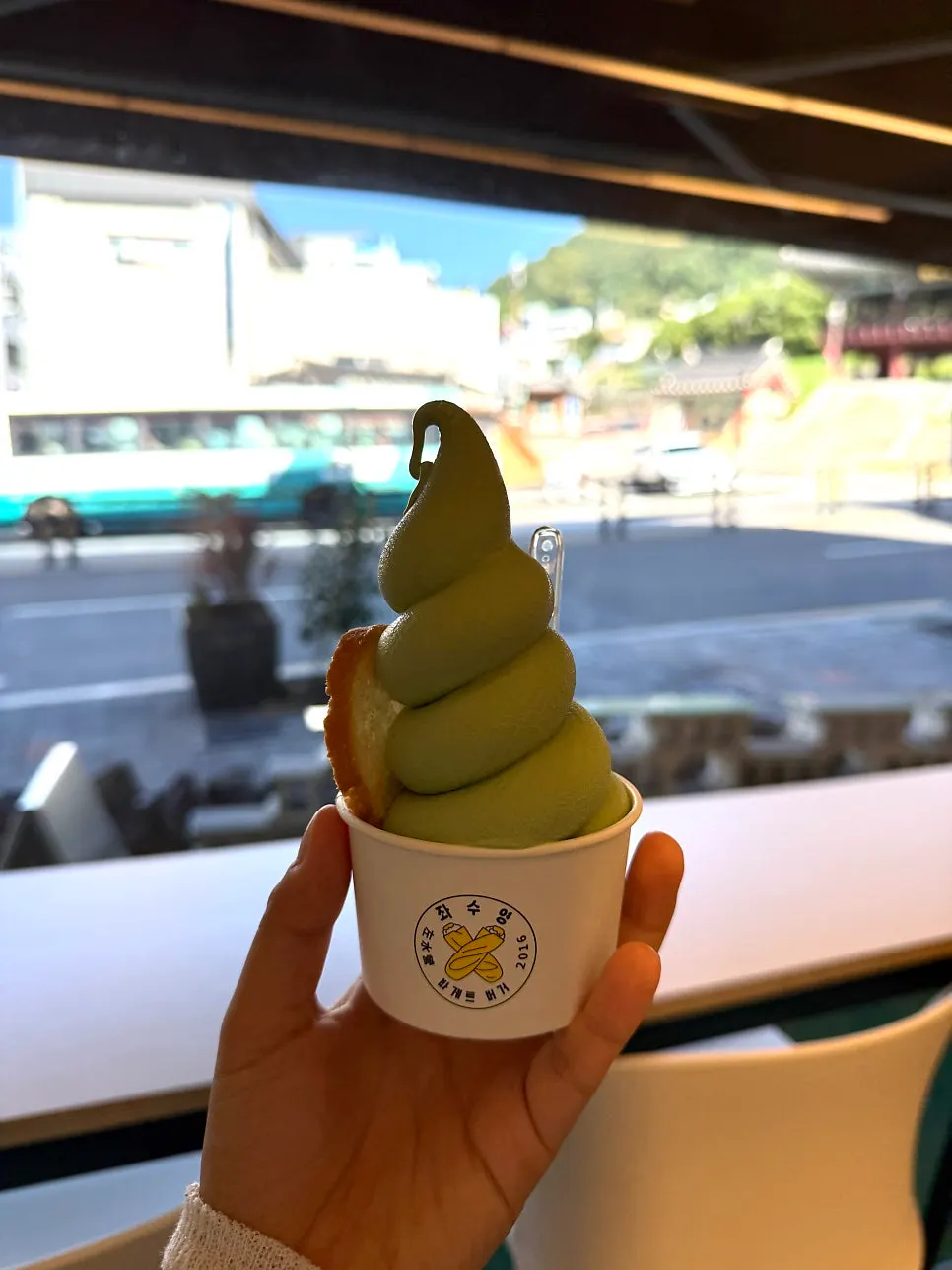 A cup of Geomundo sea-wind mugwort ice cream