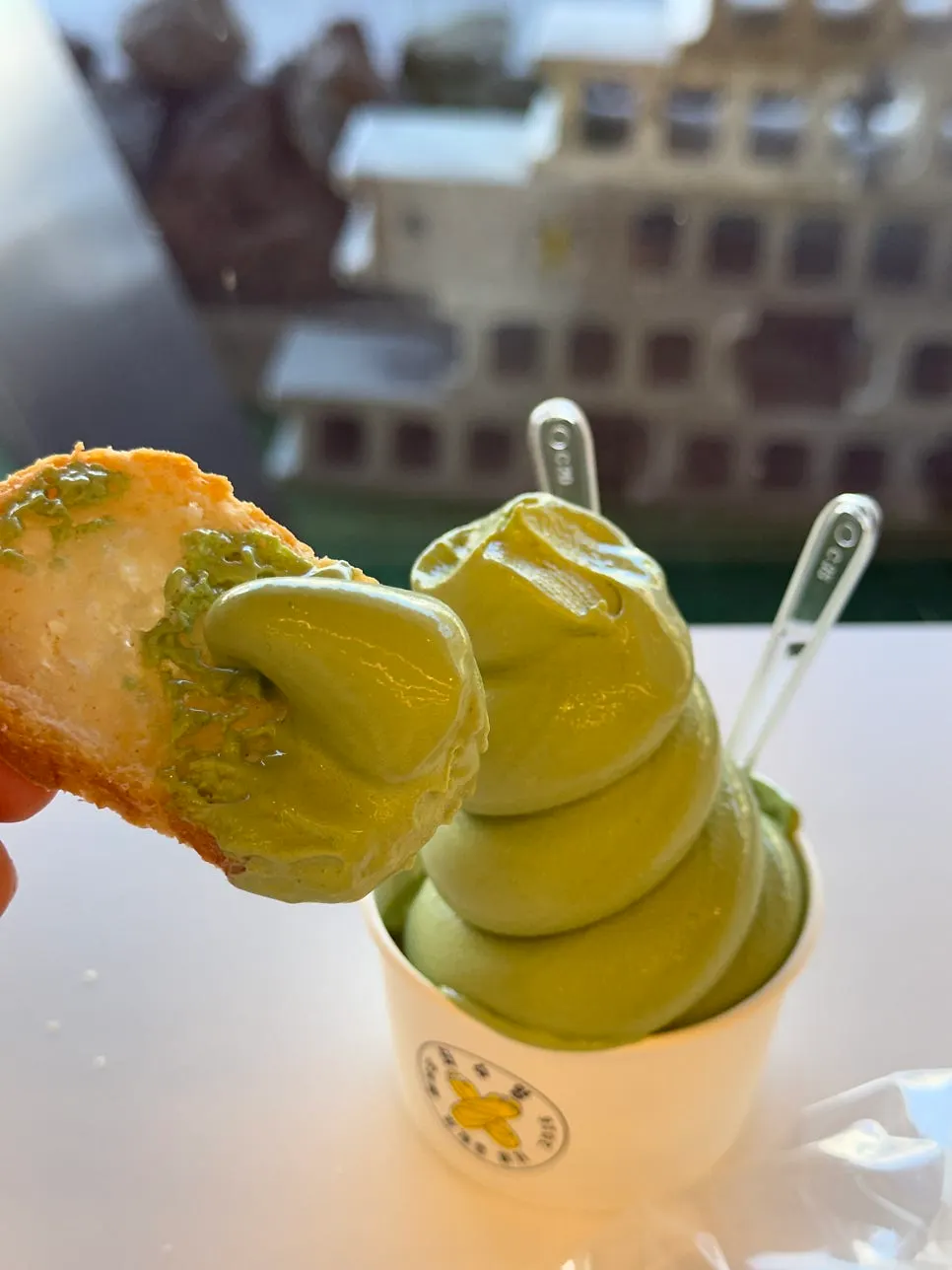Mugwort ice cream served with a piece of baguette