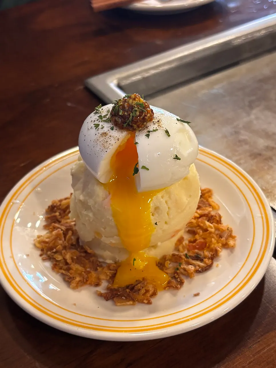 A crispy, nurungji-like piece of cheese monjayaki