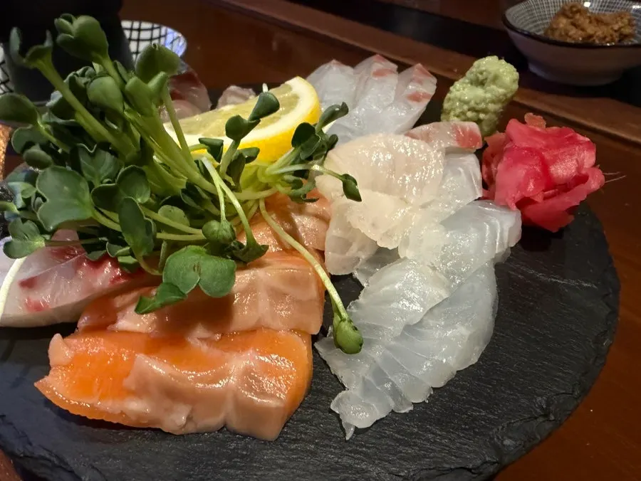 Thickly sliced salmon sashimi