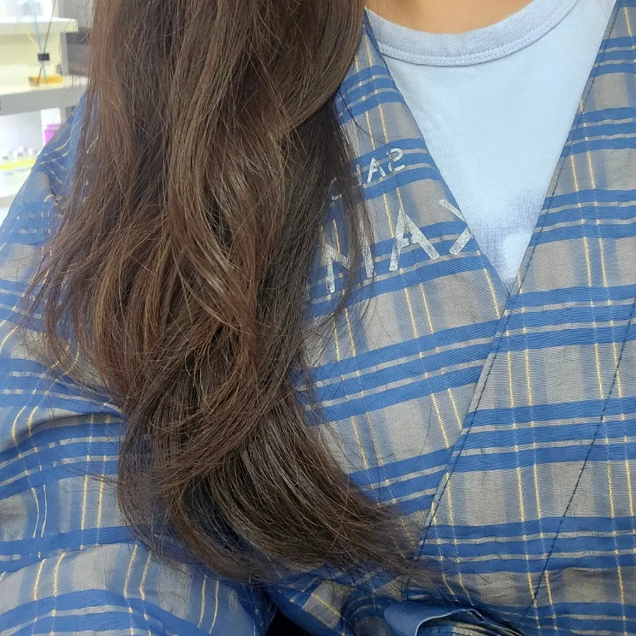 갈라짐이 심한 시술 전 모발