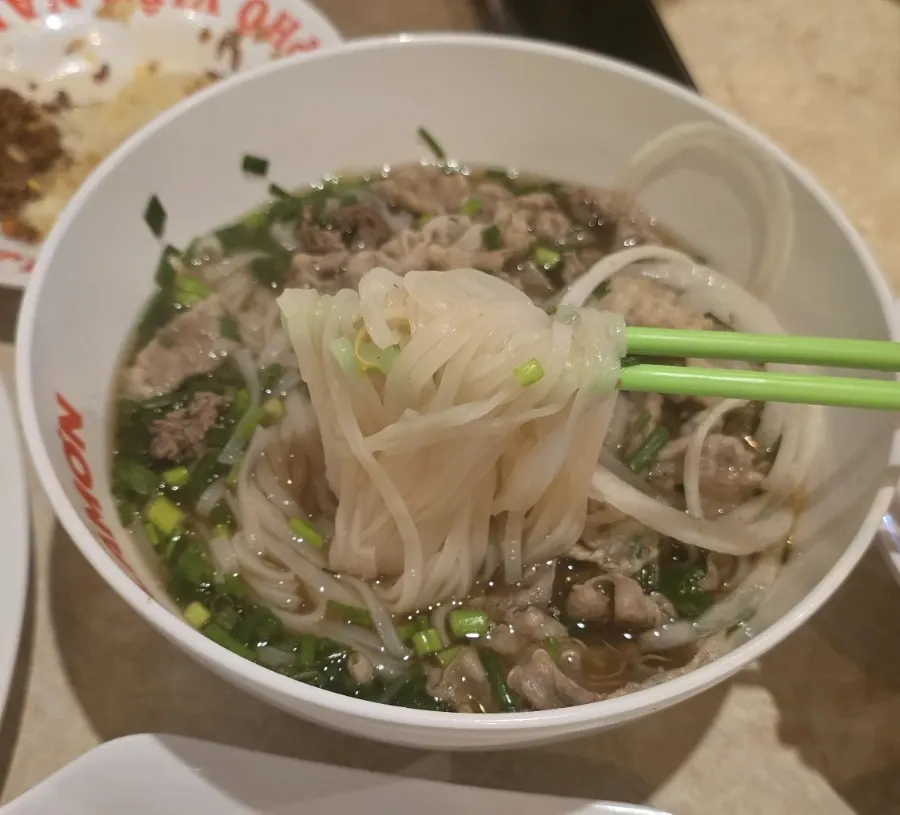 Kkamon pho piled generously with meat