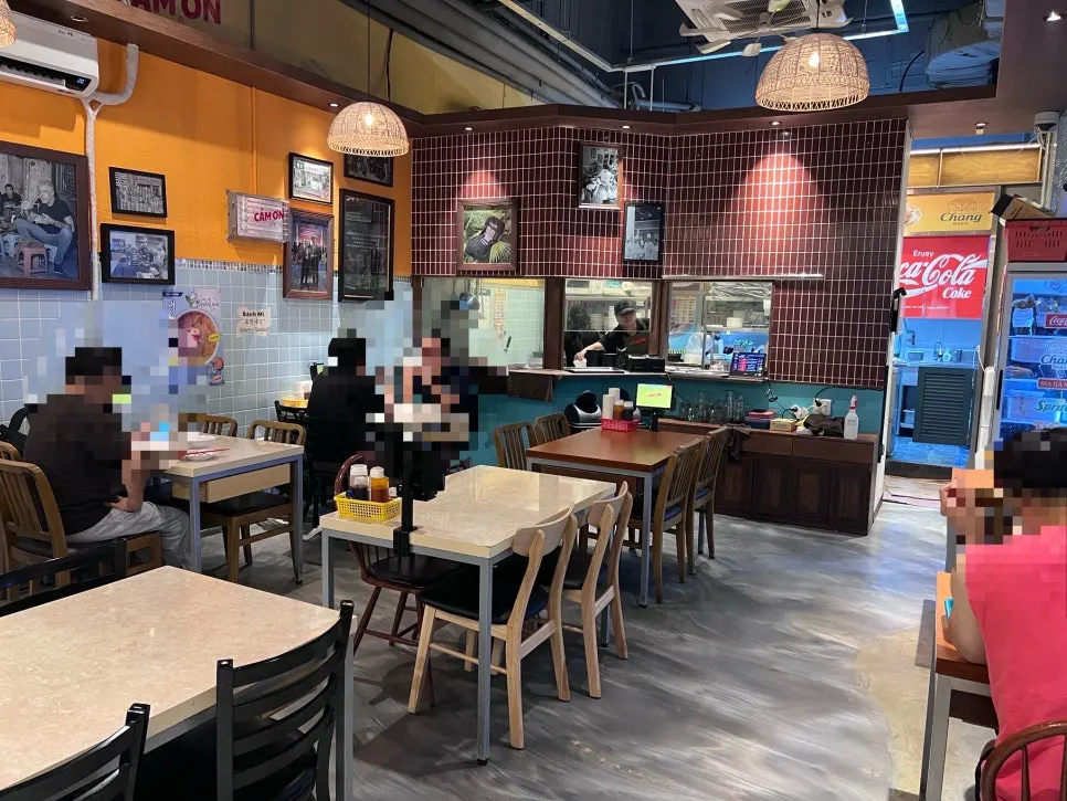 Interior of Kkamon crowded with customers