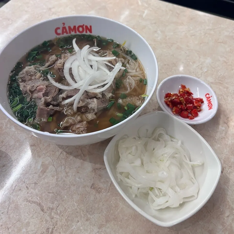 Kkamon pho served with pickled onions