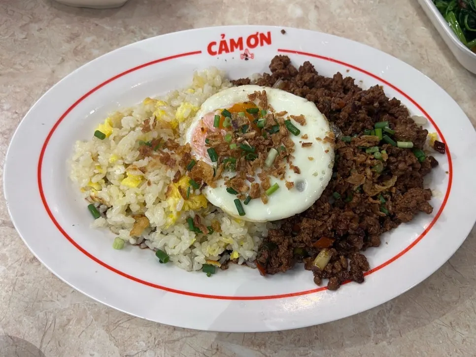 Kkamon fried rice topped with meat sauce