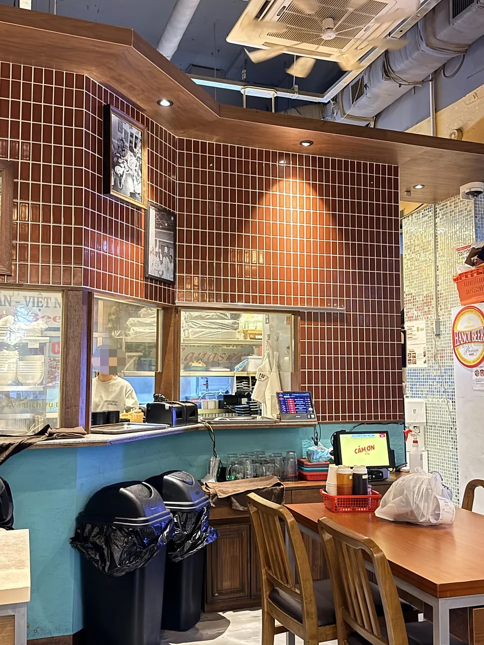 ベトナムの雰囲気漂うカモンの店内インテリア
