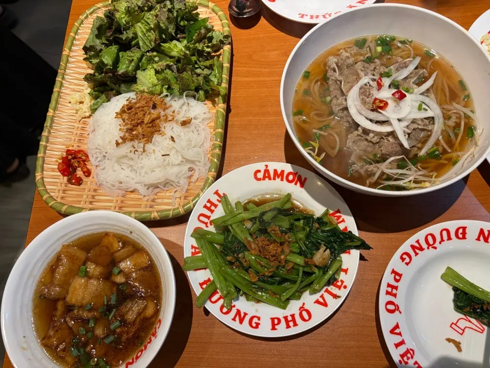 Full spread of Kkamon's bún chả set