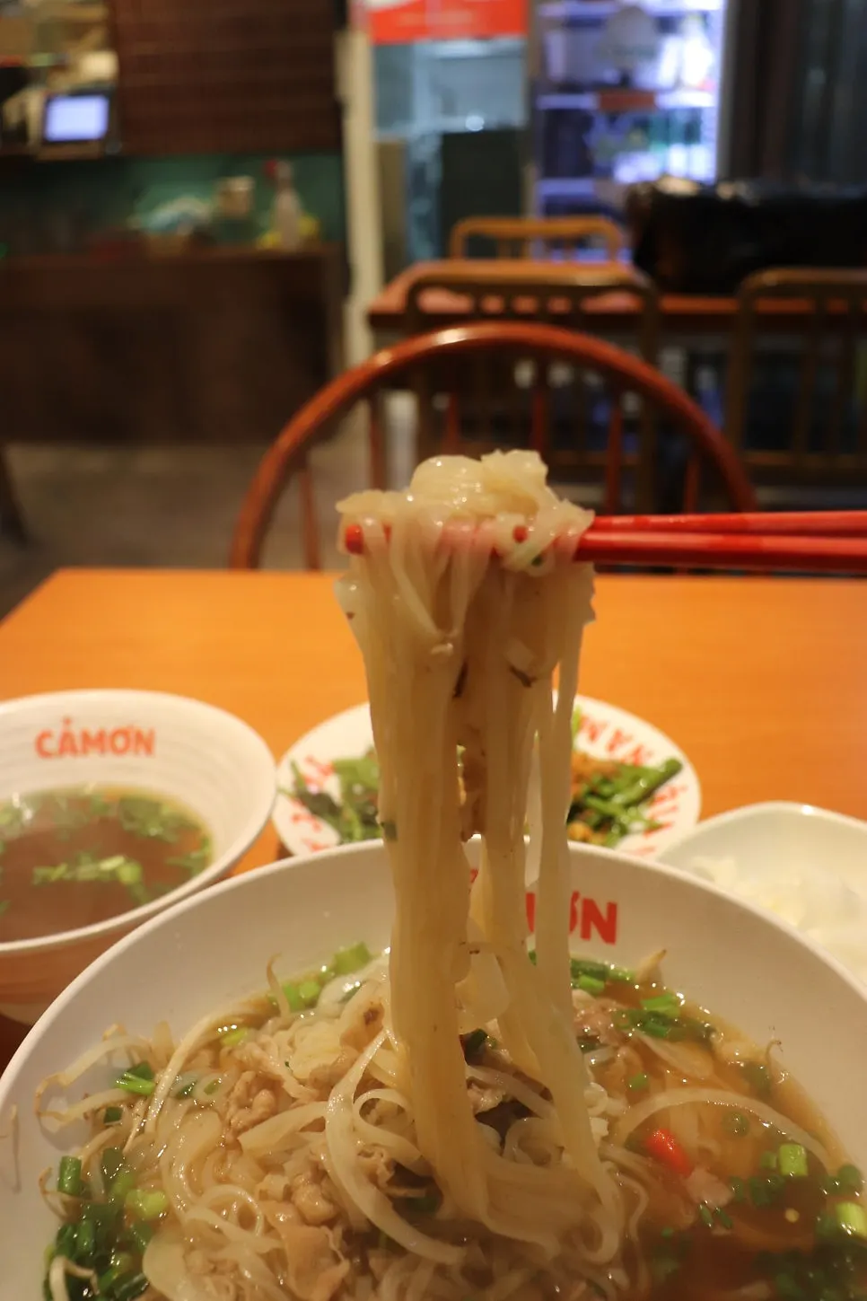 Kkamon pho topped with thinly sliced meat