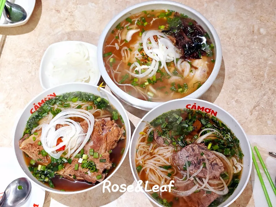 Pho served quickly after ordering
