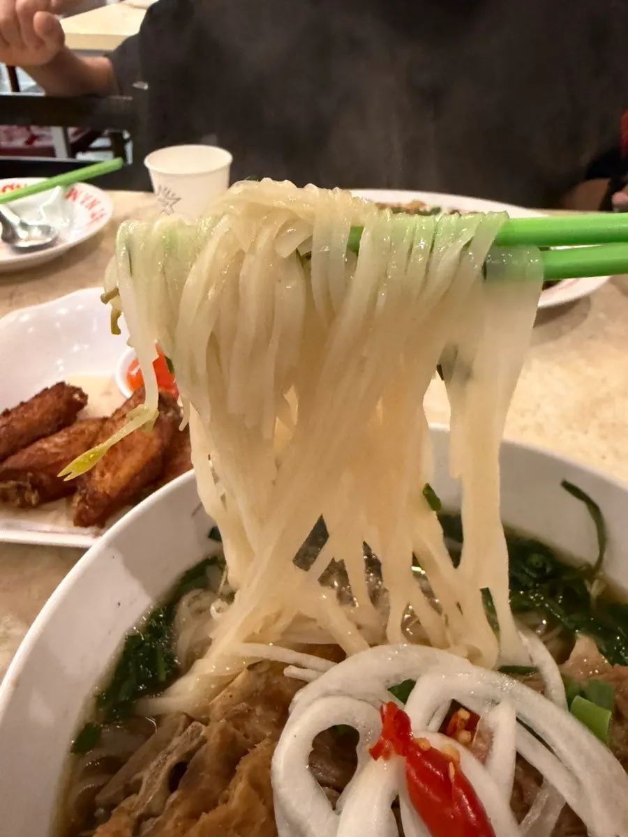 부드럽게 삶아진 쌀국수 면