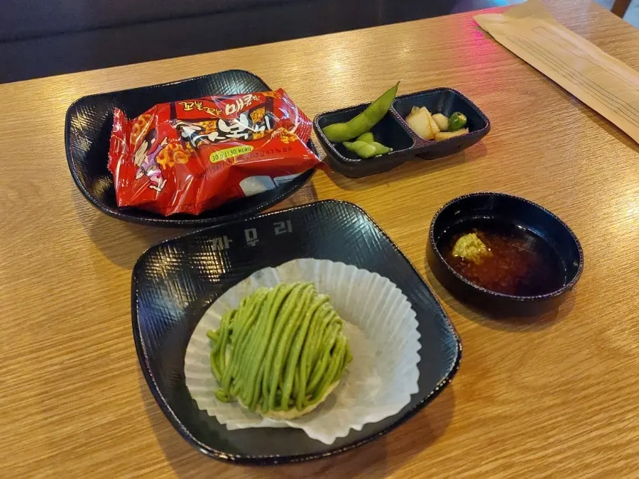 랜덤 안주로 나온 말차 고구마 케이크