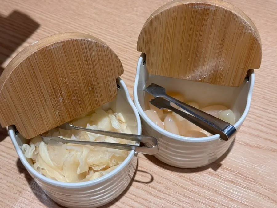테이블마다 놓인 주문용 태블릿