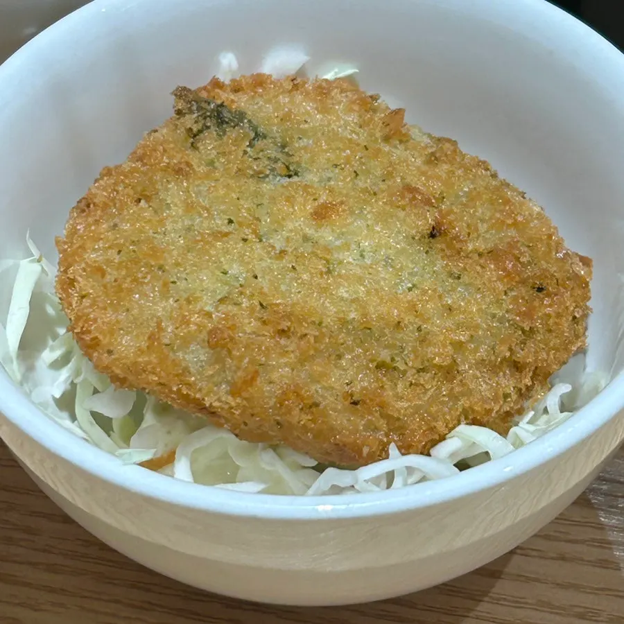 바삭한 해물까스와 양배추 샐러드