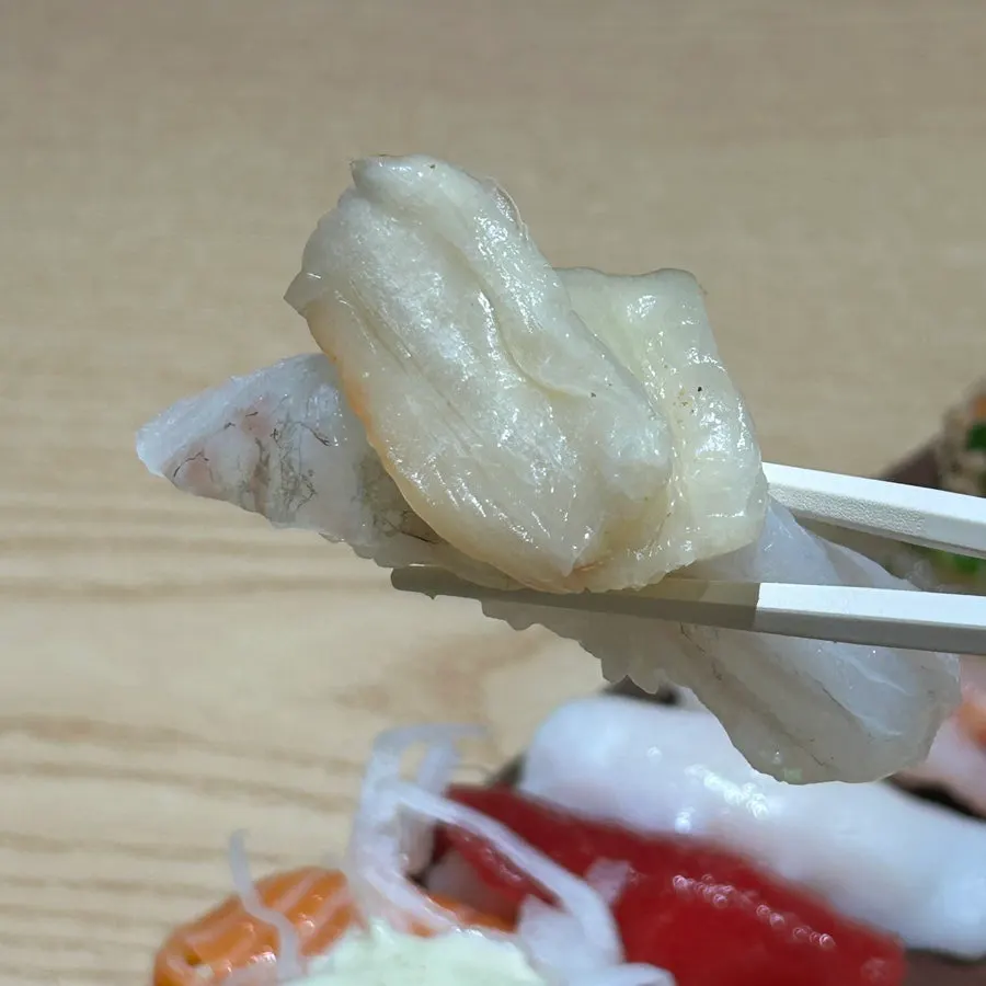묵은지와 함께 먹는 대광어초밥