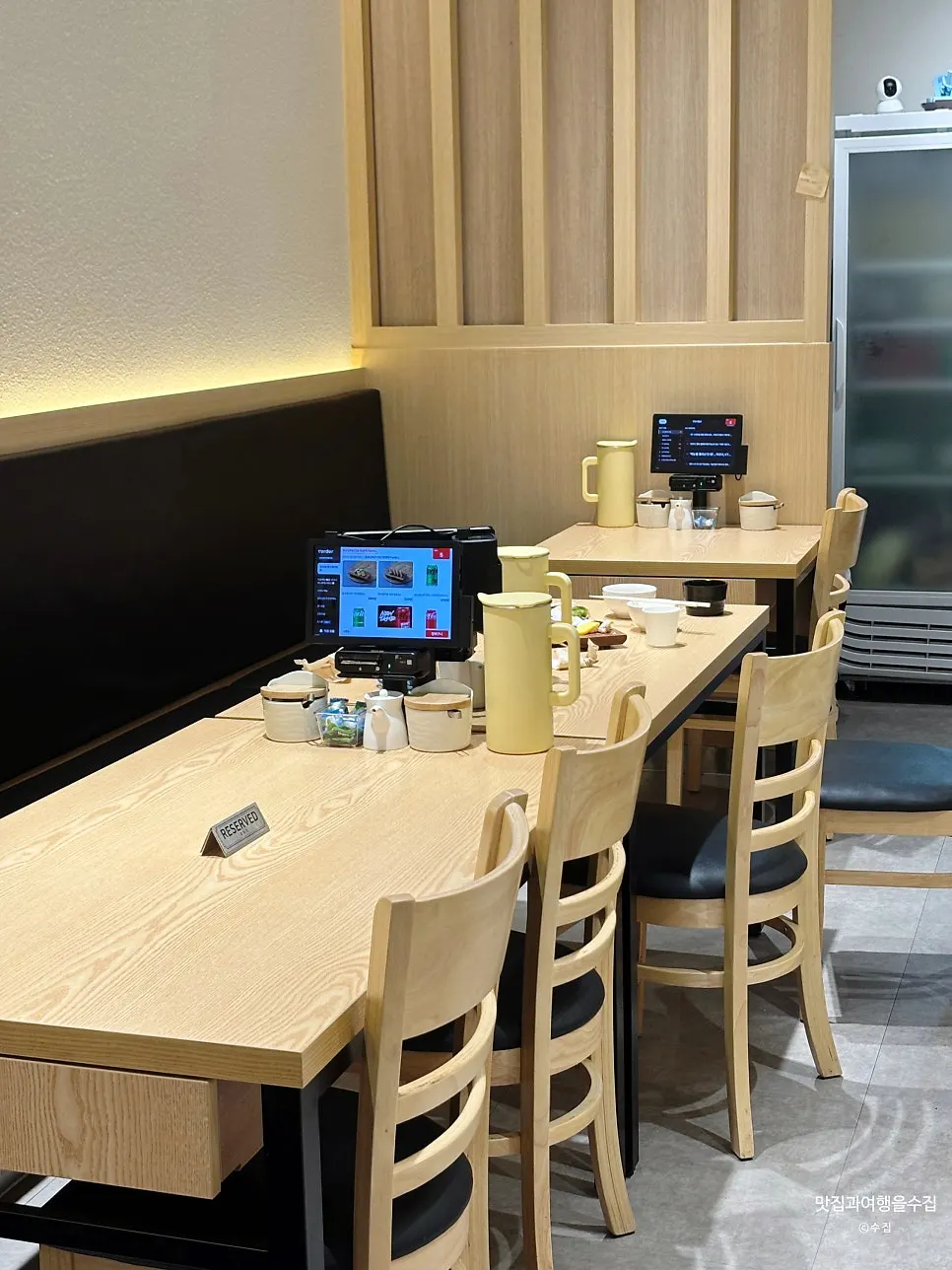 Interior view of the cozy Ganghan Sushi restaurant