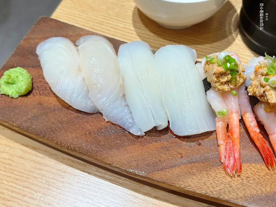 Flounder and squid sushi ordered à la carte