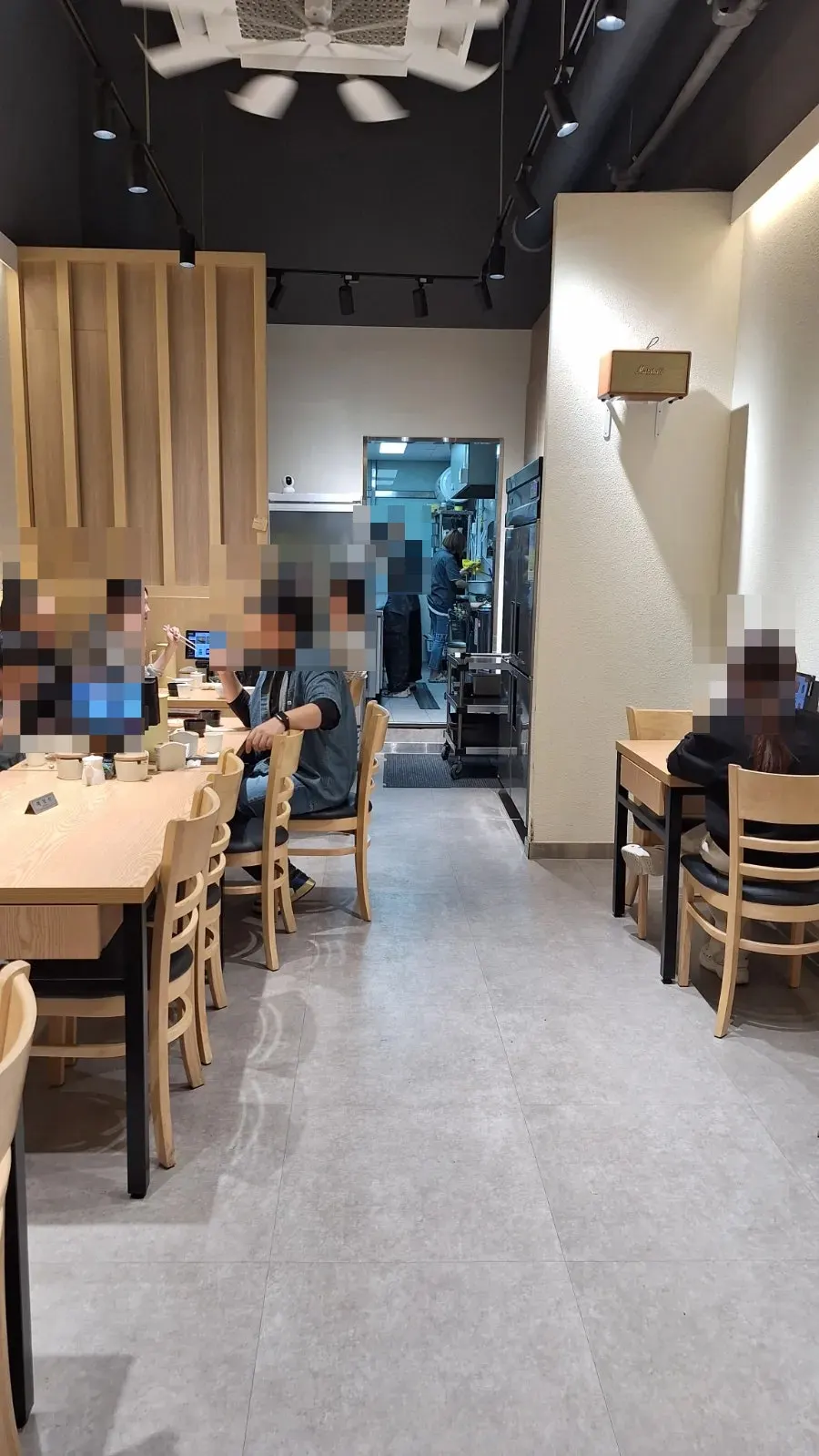 강한초밥 천안불당점 내부 테이블 좌석