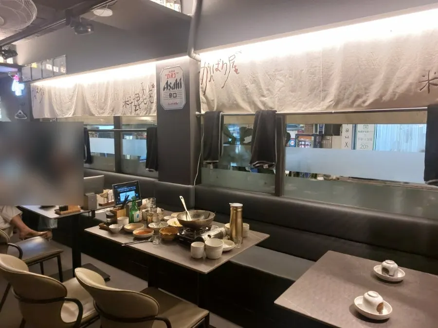 View of the interior seating at Gappo Ganbariya