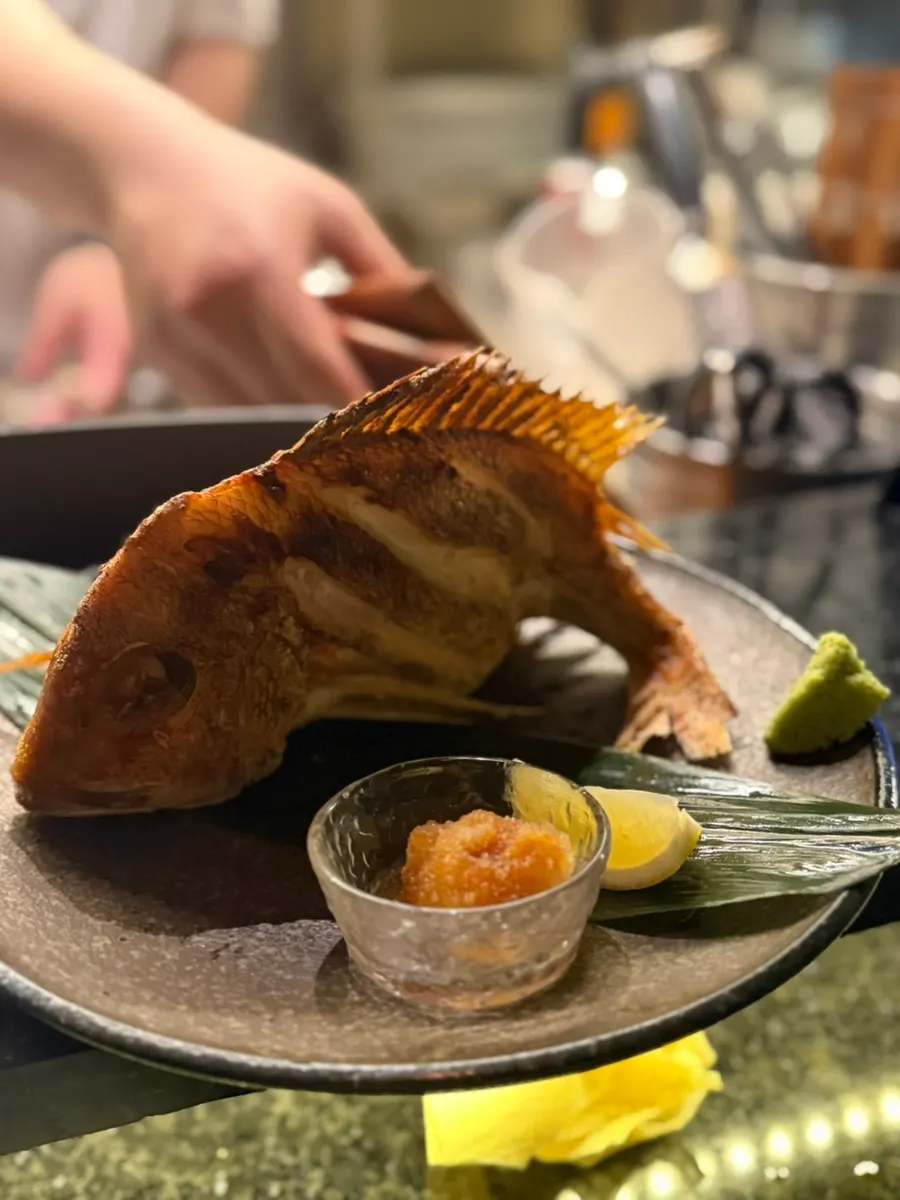 속살을 발라낸 꽃돔구이 촉촉한 단면