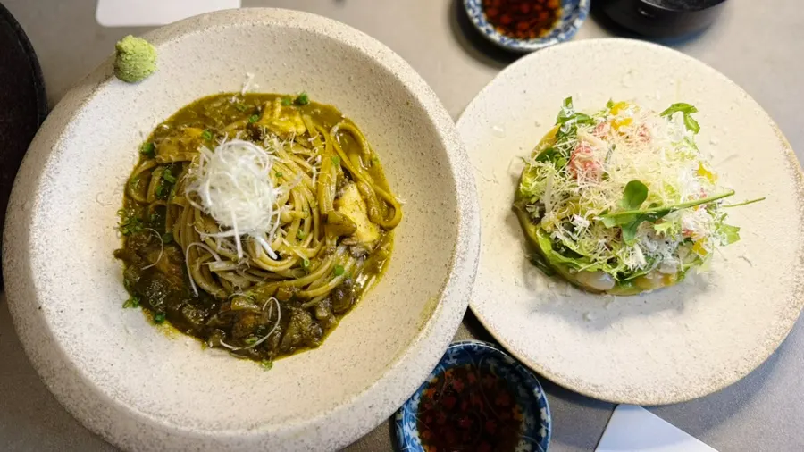 Wrapping flounder and mukeunji together for a bite