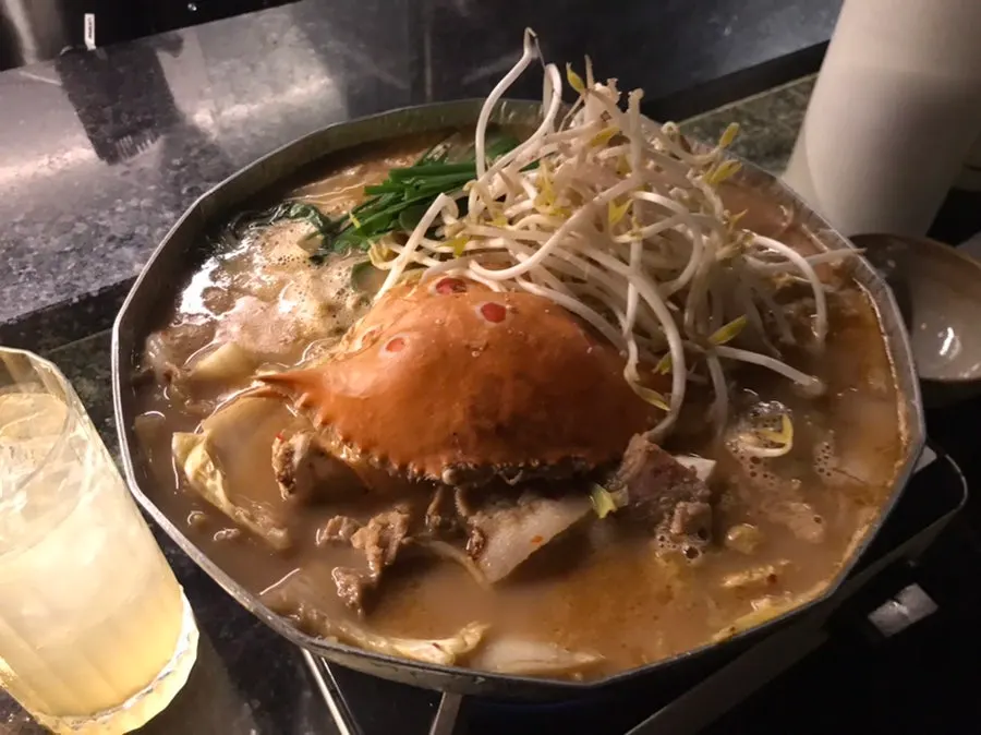 A pot of seasonal seafood Nagasaki nabe