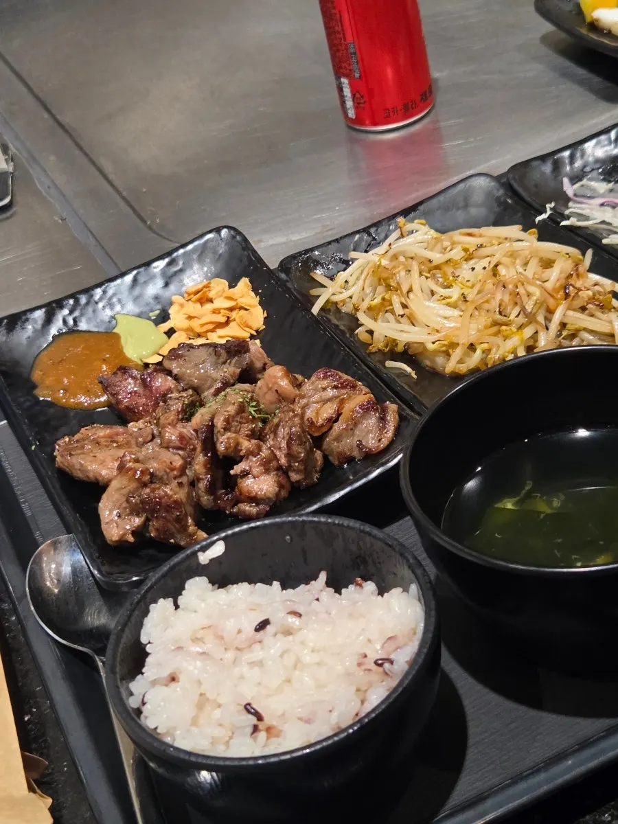 따로 담겨 나온 황제갈비살 접시