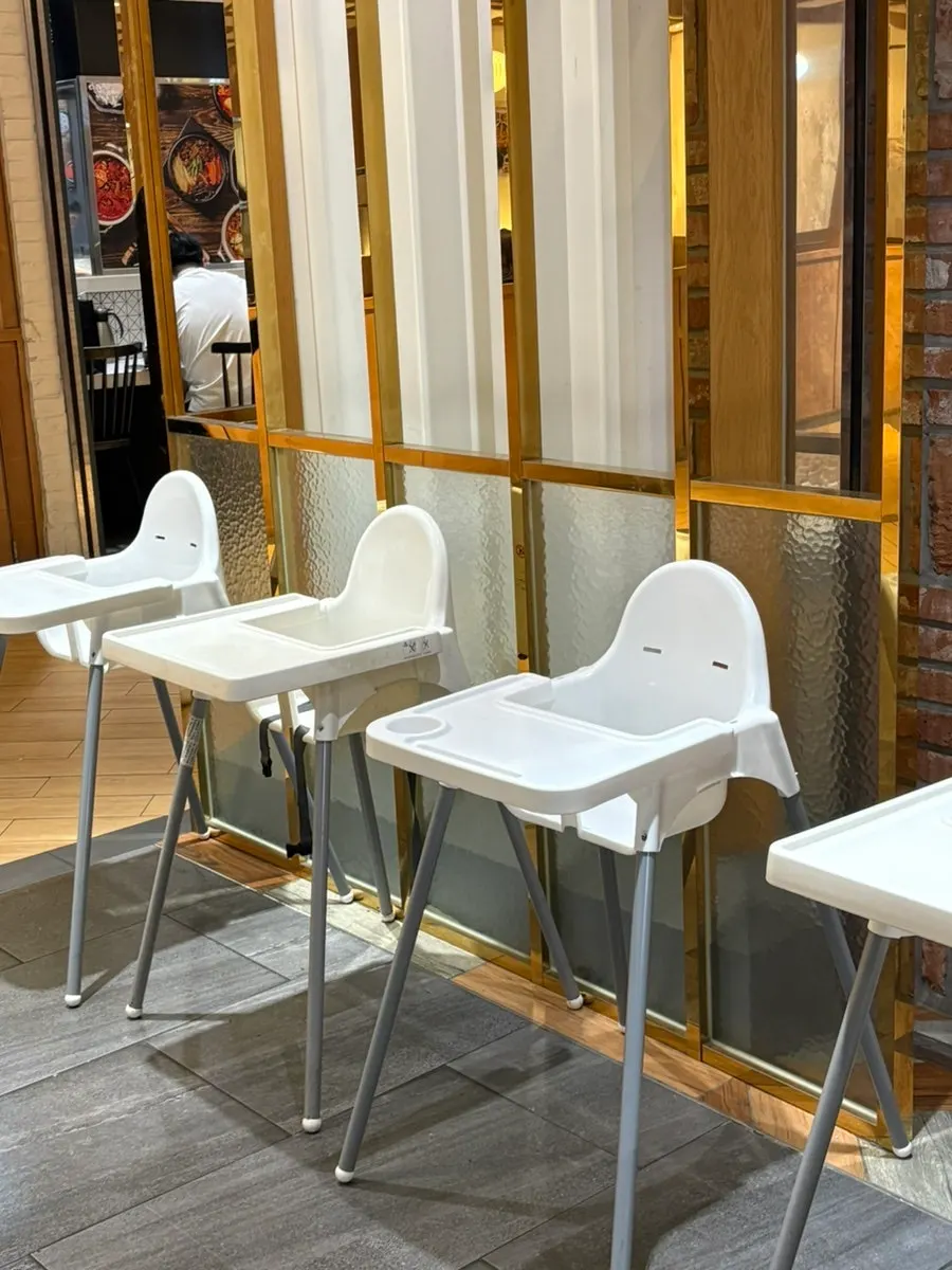 Bar table seating at Karen Lotte Department Store Busan Main Branch