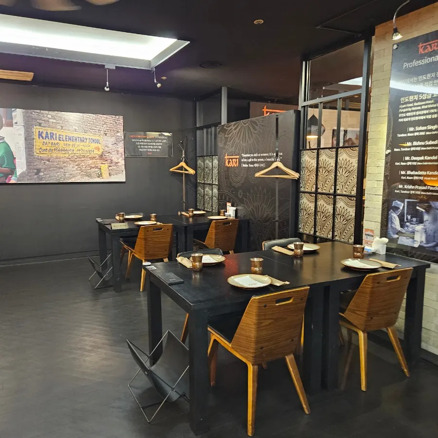 Interior decor of Kari Bundang Jeongja Café Branch