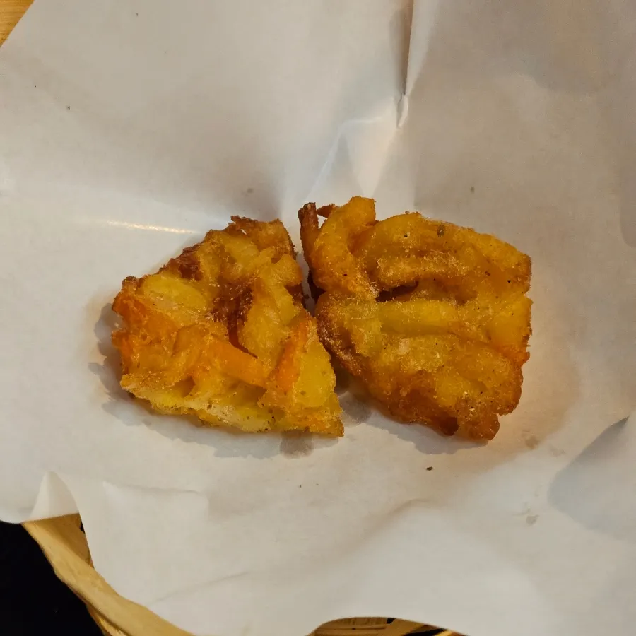 Vegetable Pakora, the first dish served