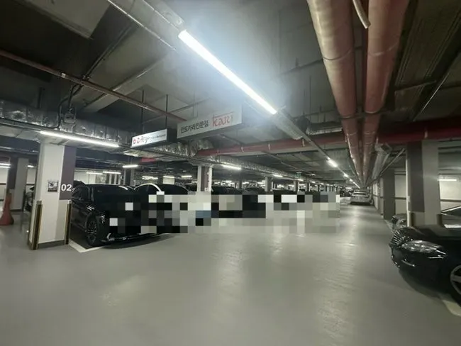 Kari entrance connected to the Dongyang Paragon basement parking lot