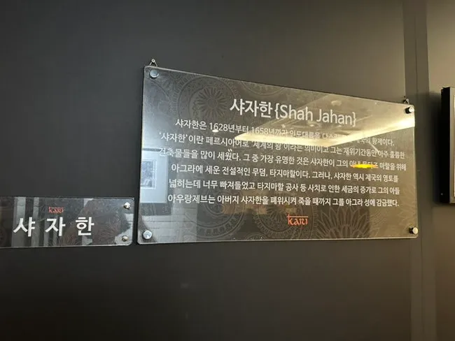 Interior of an independent group private room at Kari Jeongja Café Branch