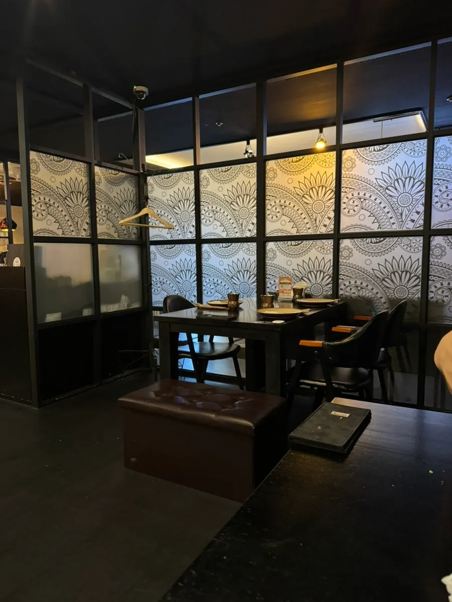Kari's interior decorated in black and wood