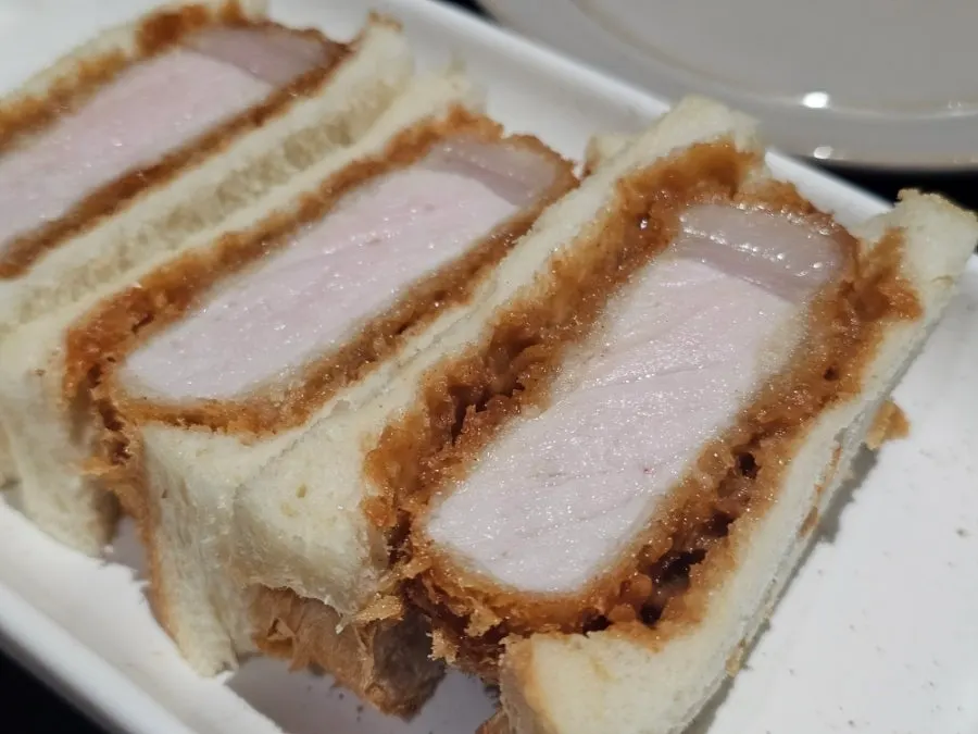 돈카츠가 들어간 카츠산도 단면