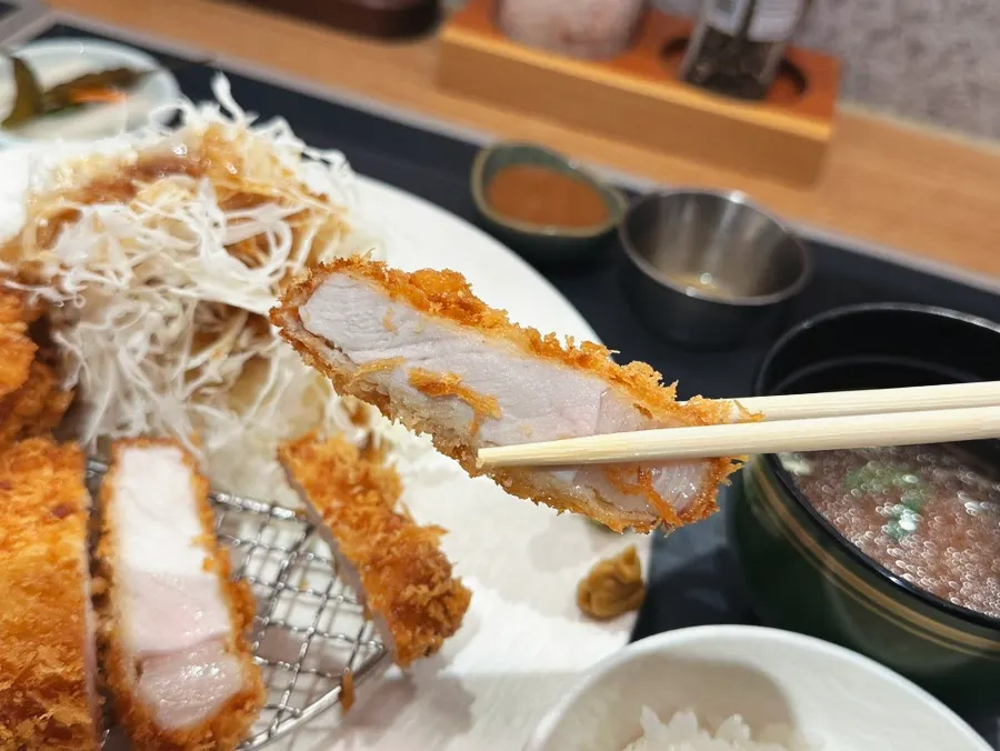 카츠김선도 등심돈카츠 접시