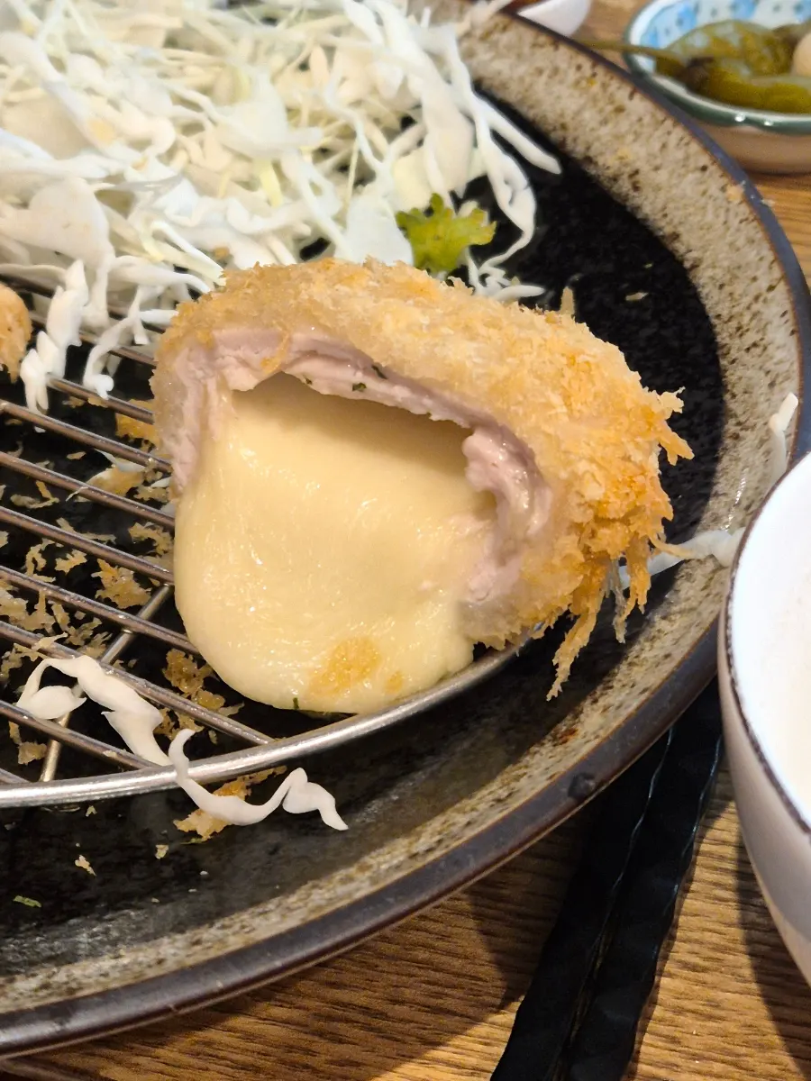 치즈가 들어간 치즈카츠 단면