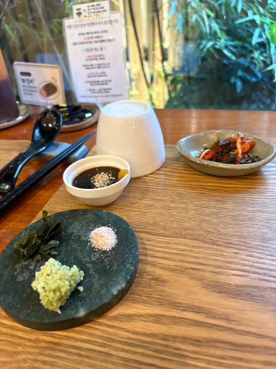 Side dishes served with the special loin katsu