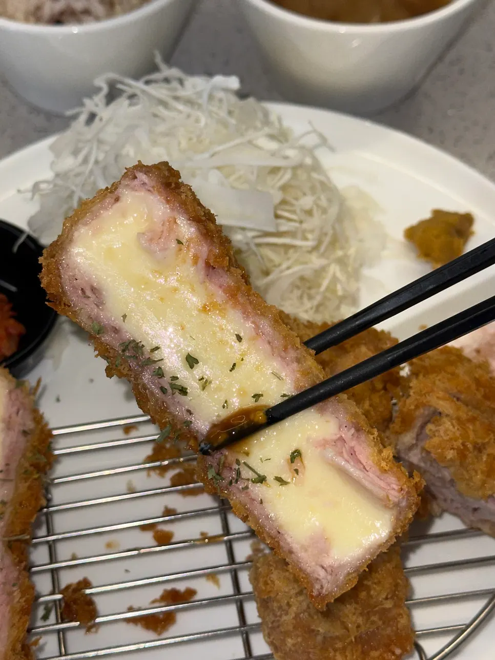 쭉 늘어나는 치즈카츠