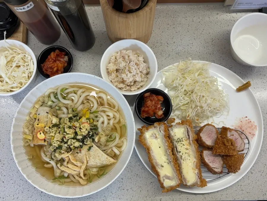 Table setting with mixed katsu and udon together