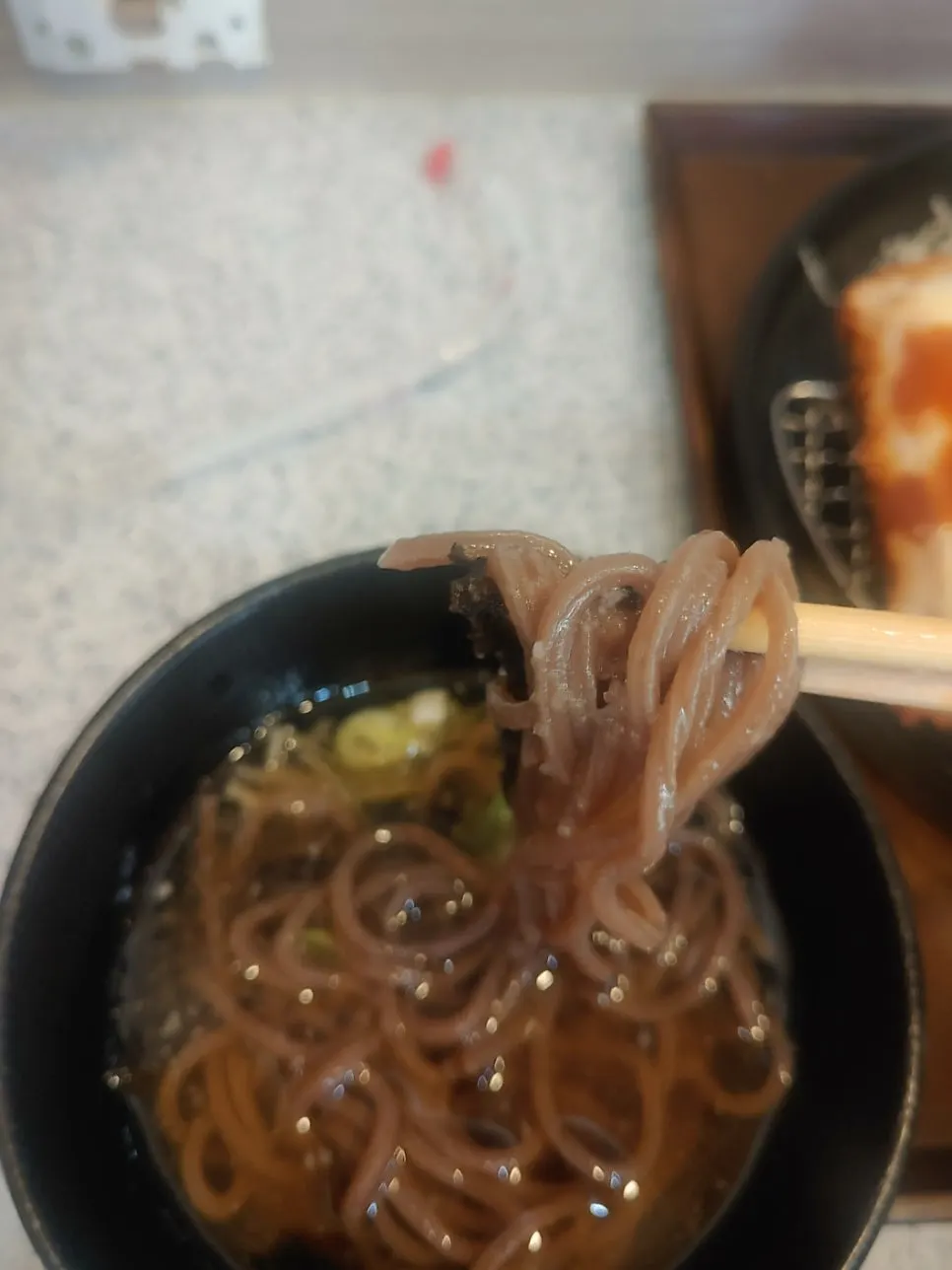 시원한 육수의 냉모밀 한 그릇