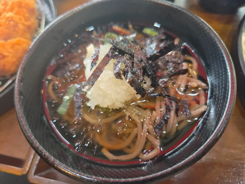 Mini cold soba served with the set