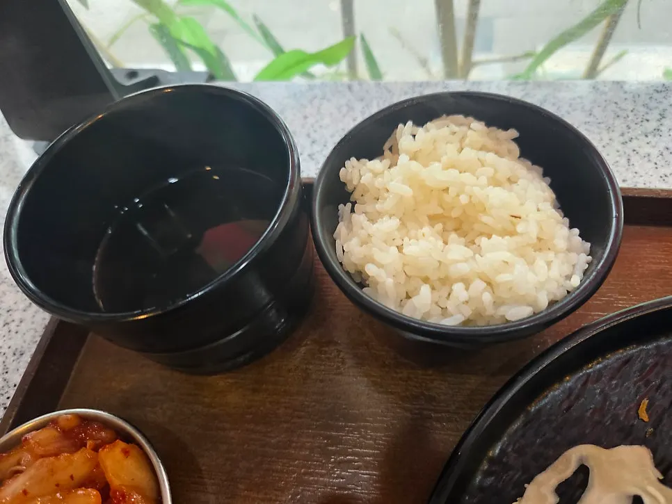 Rice, kimchi, and soup served with the set