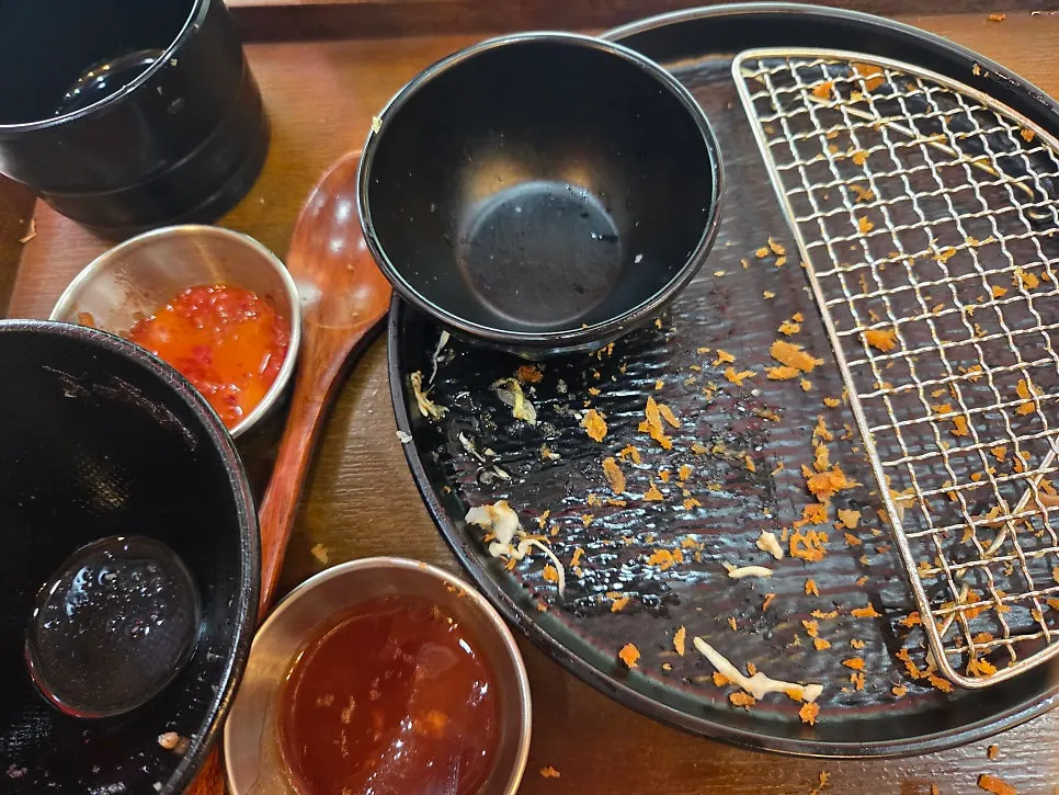 Empty plate after finishing the tonkatsu set