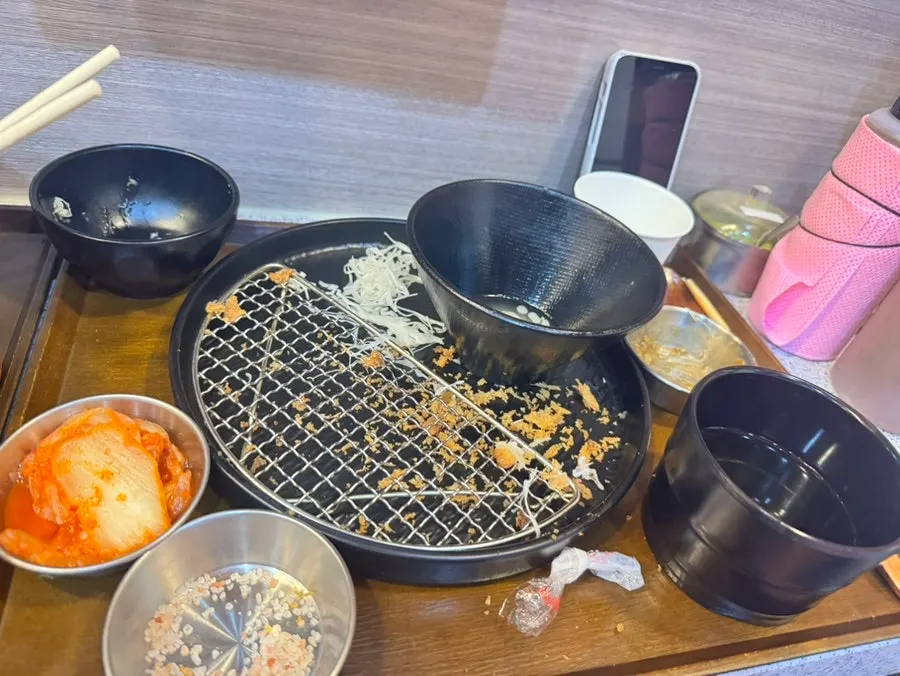 Tonkatsu dipped alternately in sauce and salt