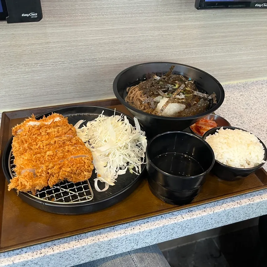 Full table setting of the loin katsu solo set
