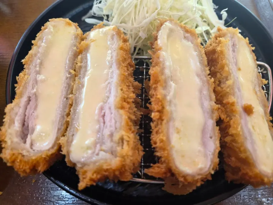 Cheese katsu set packed with mozzarella