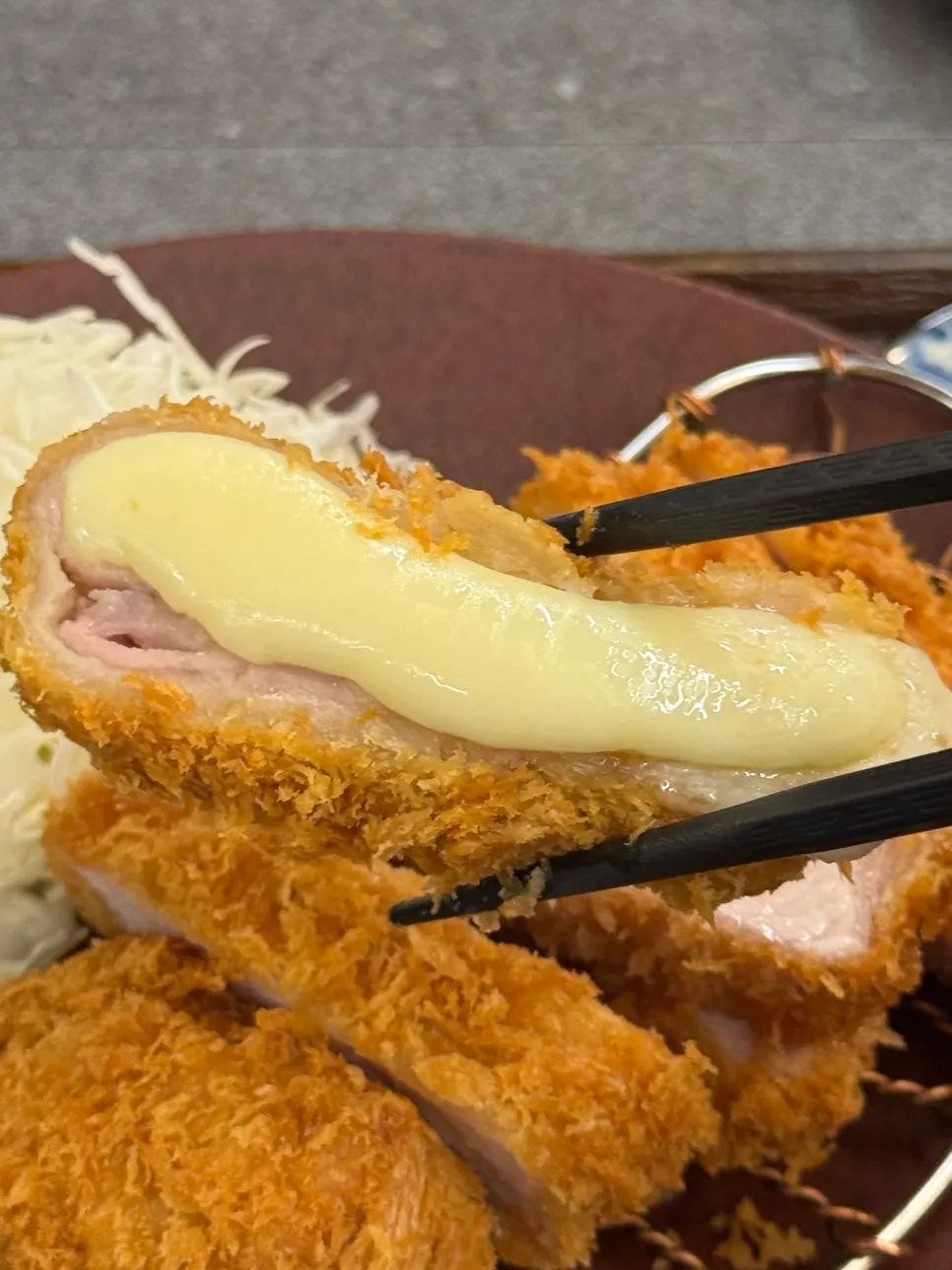 길게 늘어나는 치즈카츠 치즈