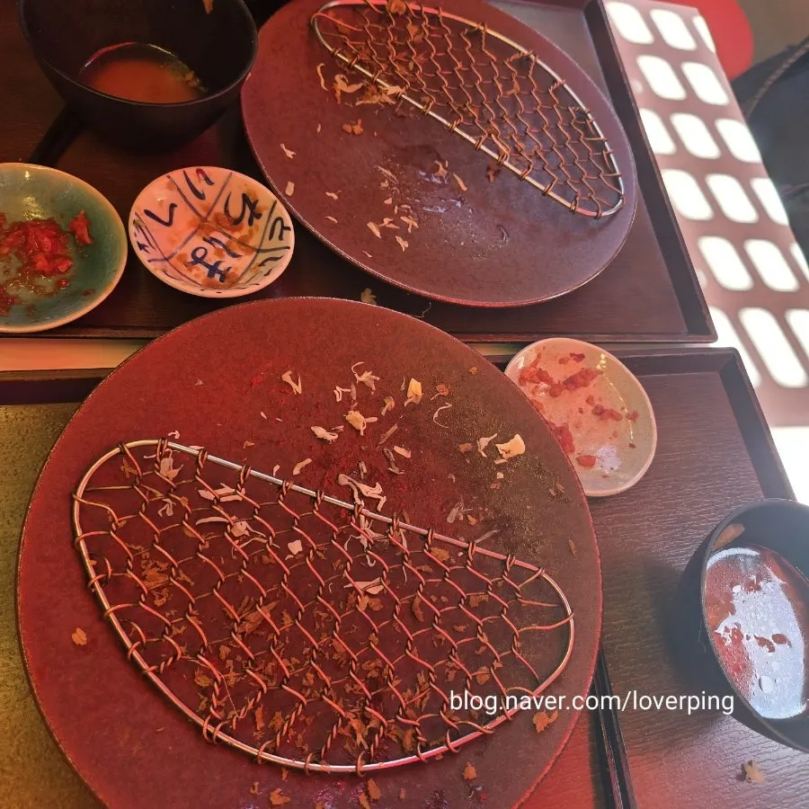 거의 비운 카츠몬스터 돈카츠 접시
